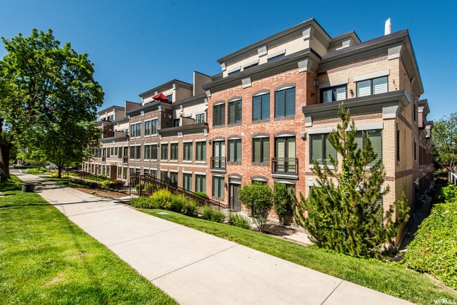 Building Photo - 88 S 900 E