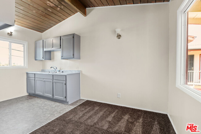 Building Photo - 7525 Crenshaw Blvd