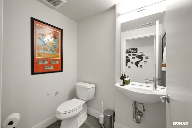 Foto del edificio - Modern 2-Bedroom Townhome with Rooftop Ret...