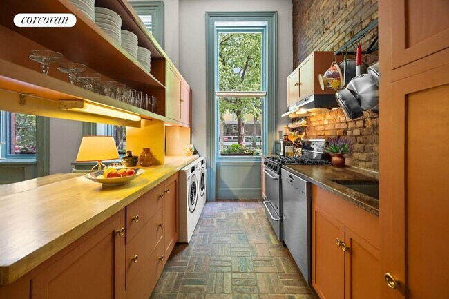 Foto del edificio - 68 W 11th St