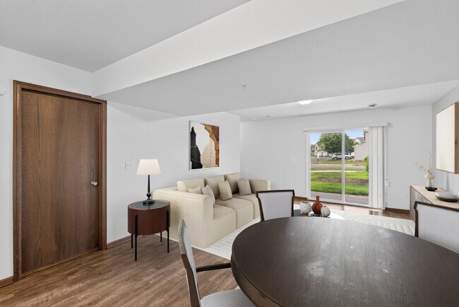 Foto del edificio - Pineview Townhomes