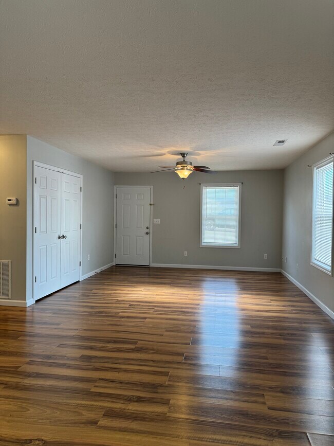 Foto del edificio - 143 School Side Dr