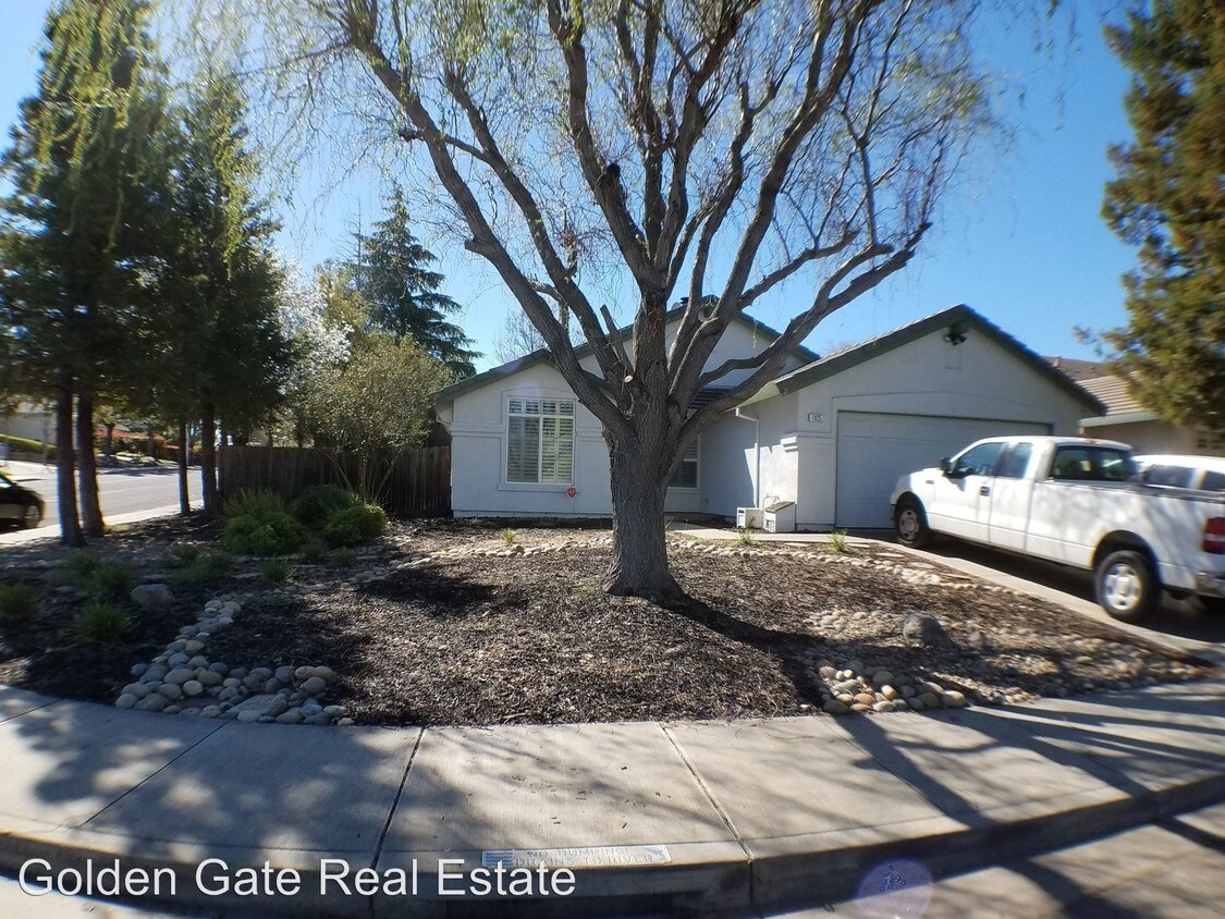 Primary Photo - 1025 Stonecrest Dr