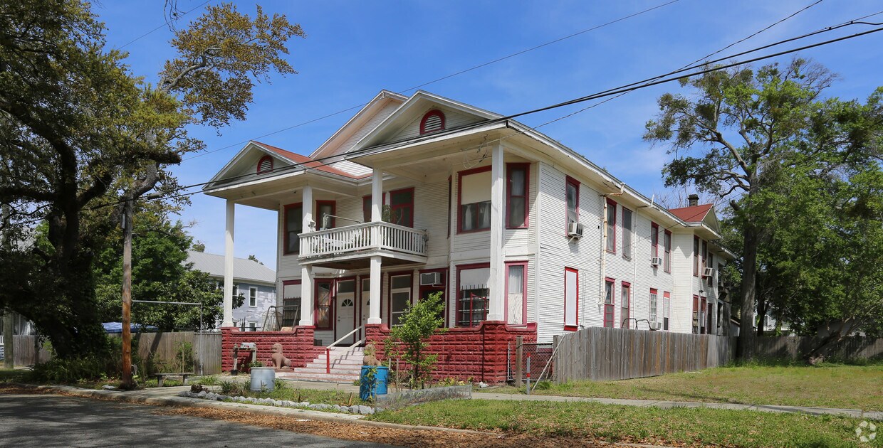 Primary Photo - 439 E 7th St