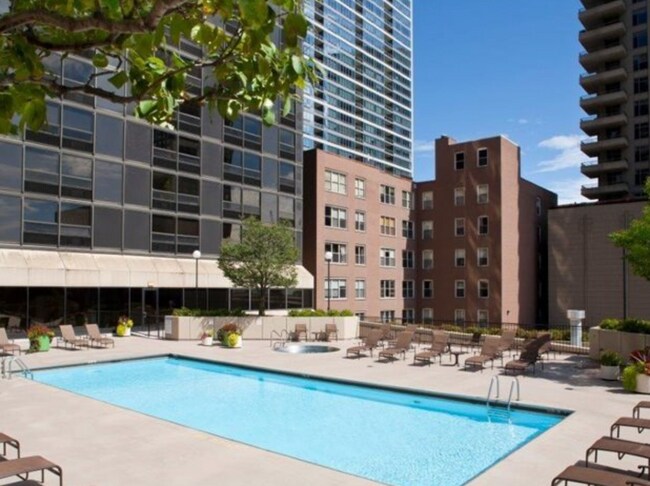 Building Photo - 447 E Ohio St