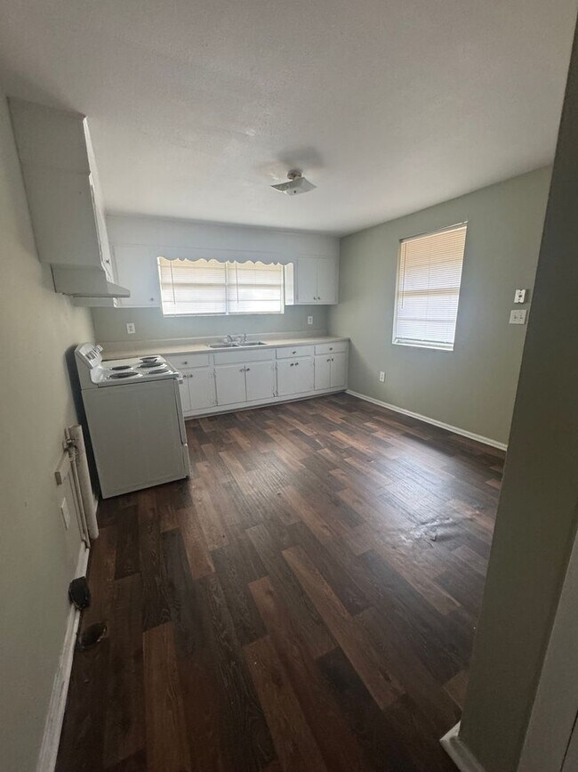 Foto del edificio - 907 Aelise St