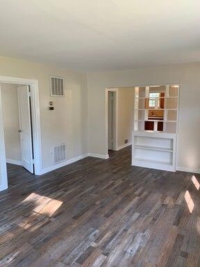 Building Photo - 4 bedroom 1 bath home located in South Boston