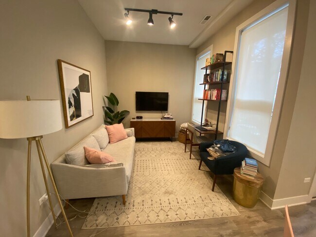 Foto del edificio - 933 W Belle Plaine Ave