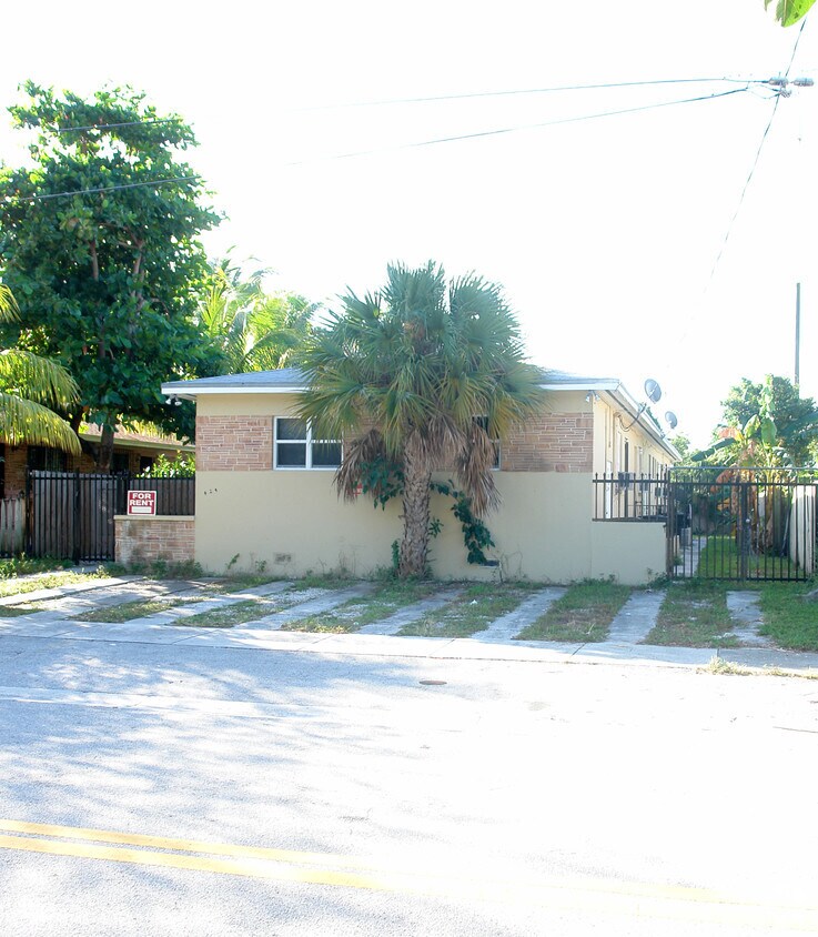 Building Photo - 424 NE 64th St