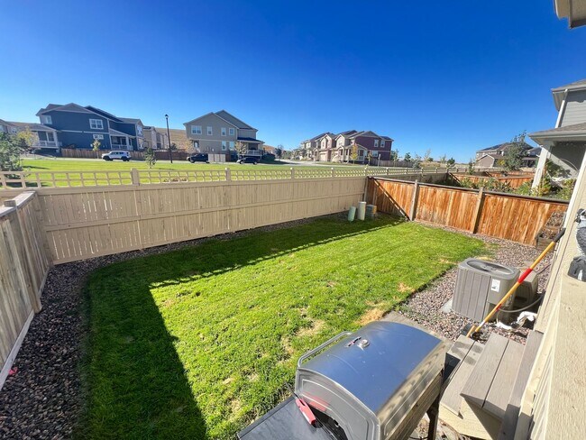 Foto del edificio - Spacious 3-Bedroom, 2.5-Bath Paired Home