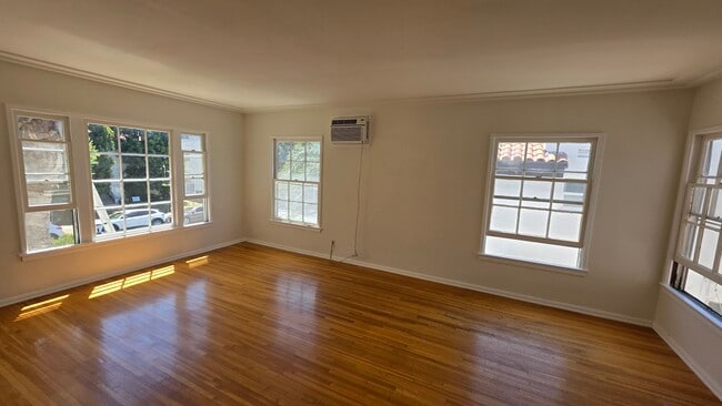 Building Photo - 455 N Hayworth Ave