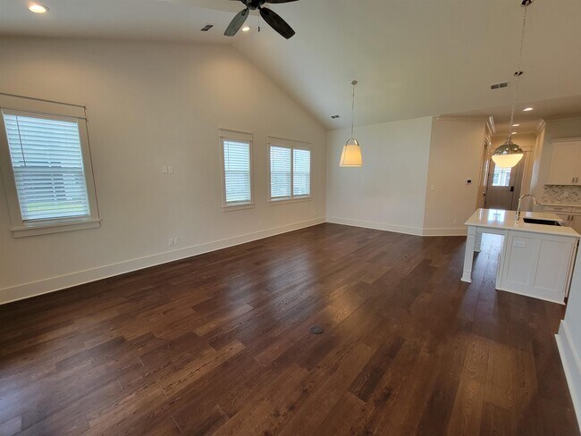 Building Photo - 209 Camellia Oaks Ave