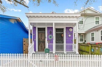 Building Photo - 2404 Bienville St