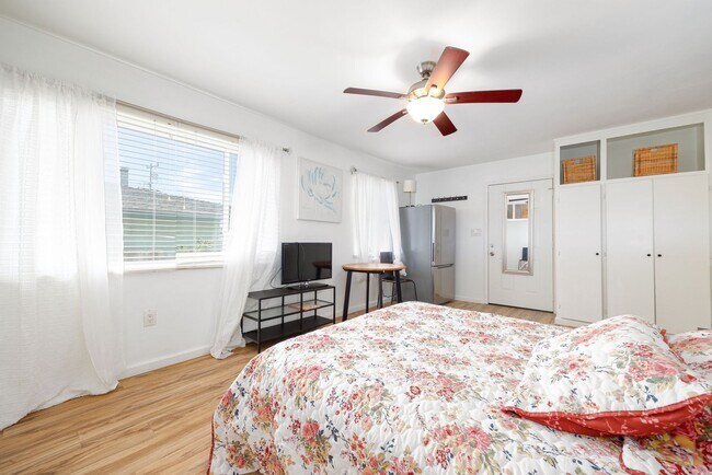 Building Photo - Super cute fully furnished studios now available in San Diego!