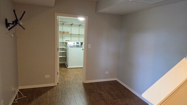 Foto del edificio - 3419 Bradbury Cir