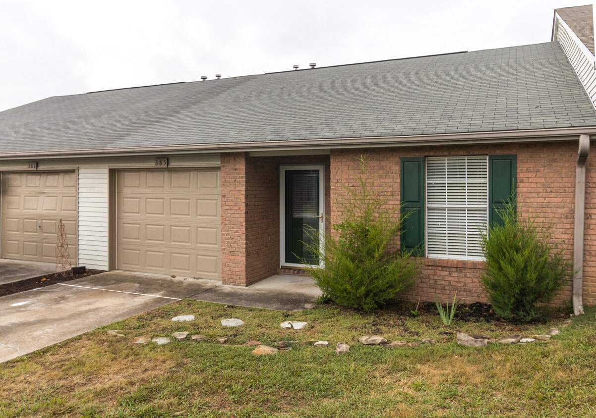 Foto principal - 385 Hawthorne Oaks Way