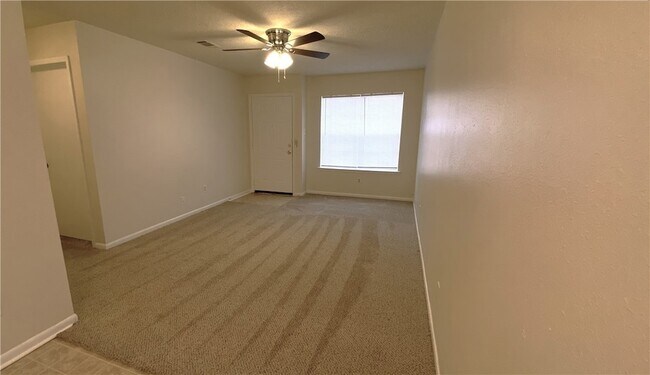 Foto del edificio - 3317 Longleaf Cir