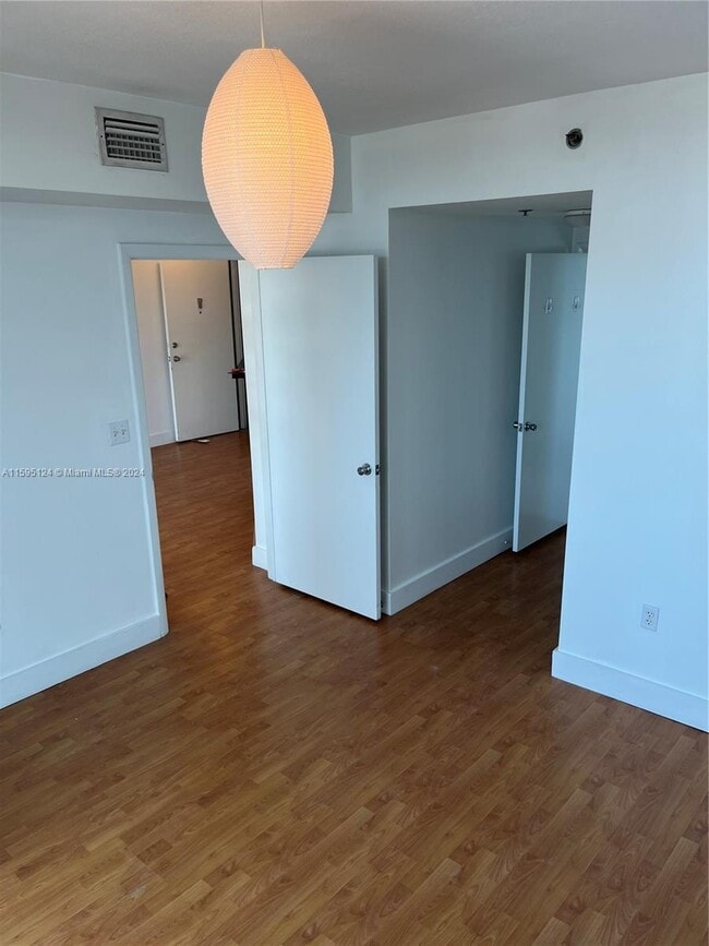 Building Photo - 1401 SW 22nd St