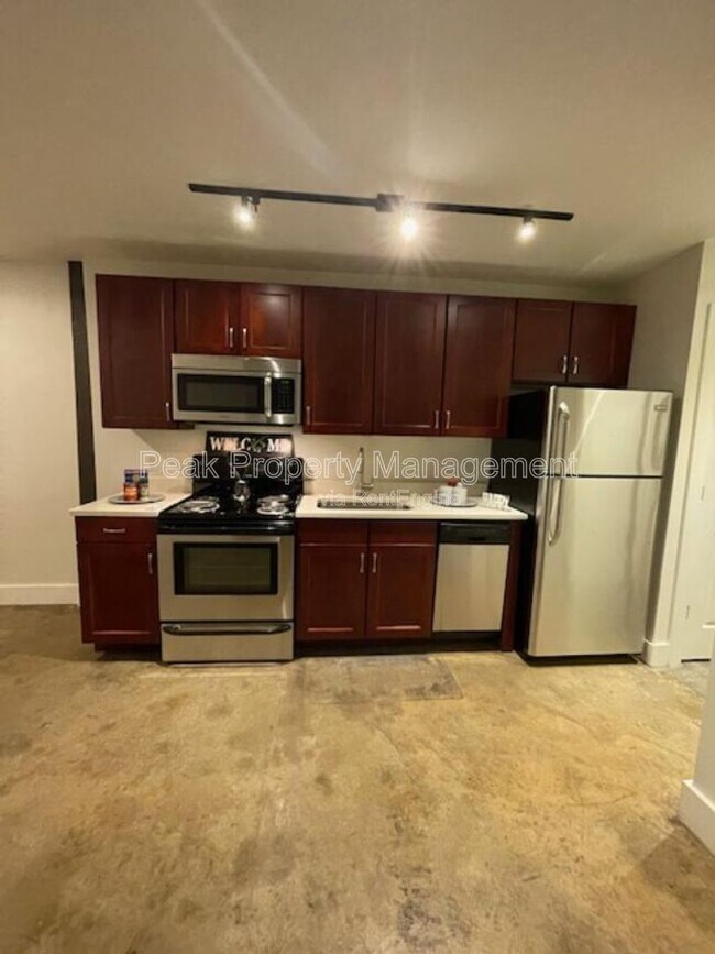 Building Photo - 219 E Bank St