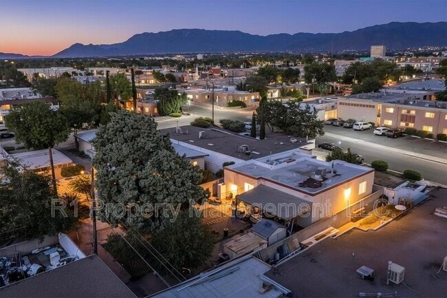 Building Photo - 301 Graceland Dr SE