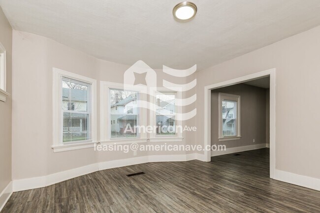 Building Photo - 133 E Elmwood Ave