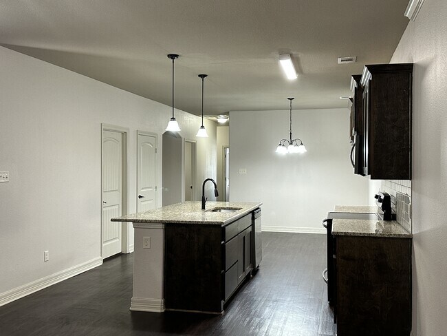 Building Photo - 513 Baylor Dr