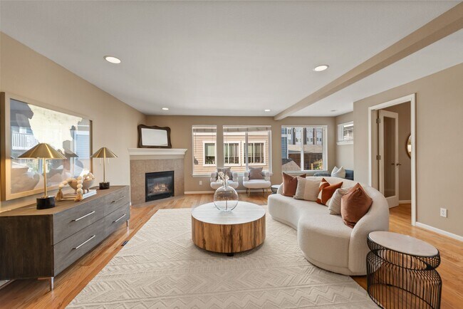 Foto del edificio - 4BR + Den Greenwood Home with Private Suite & 2-Car Garage