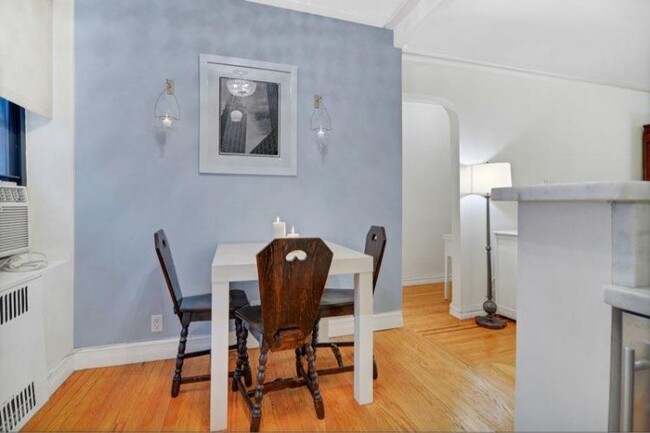 Building Photo - 350 E 77th St