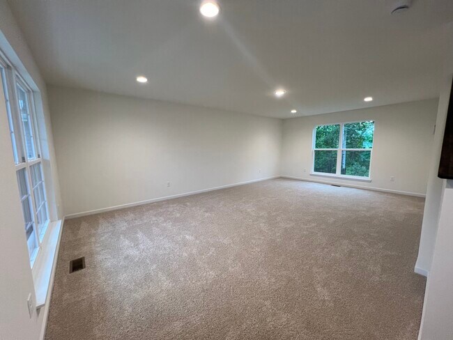 Building Photo - 719 Switchgrass Dr