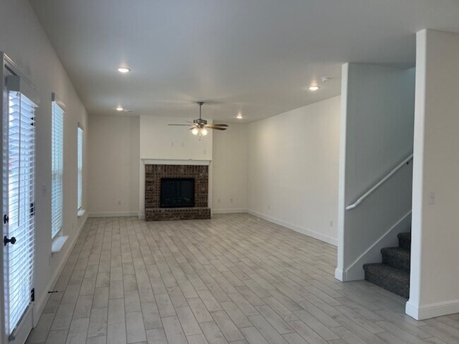 Foto del edificio - 1 year new Construction!