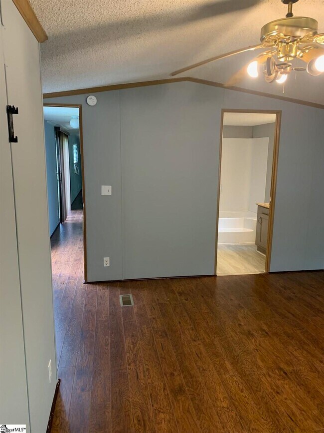 Building Photo - 85 Westcliff Dr