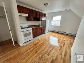 Building Photo - Cozy 2 Bedroom North Bronx