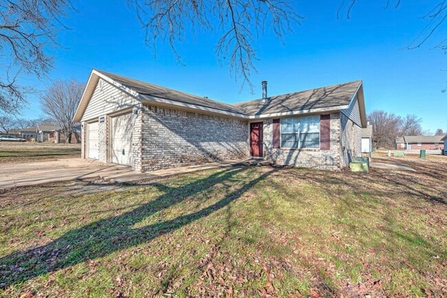 Building Photo - 4518 W Franciscan Trl