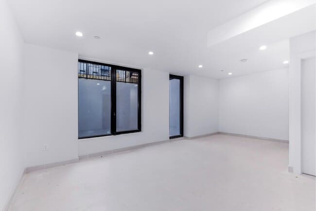 Building Photo - 1540 Park Pl