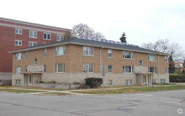 Primary Photo - 5 W Wood St