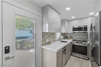 Building Photo - 609 12th Ave S