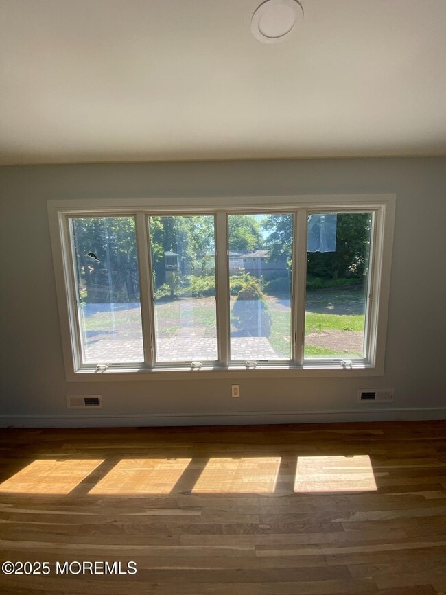 Building Photo - 871 Red Oaks Dr