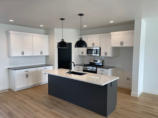 Building Photo - 954 W 350 S