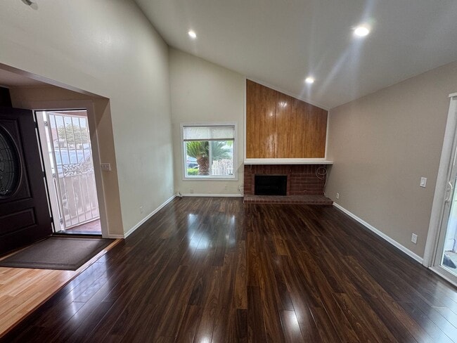 Building Photo - Charming 3 bedroom home in a great family ...