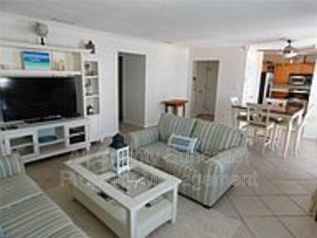 Building Photo - 5196 Beach Dr SE