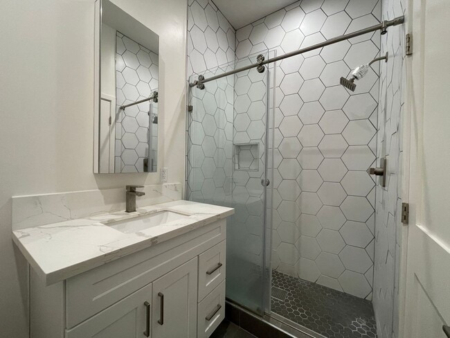 Building Photo - Beautiful Newly Renovated  1 bd 1ba Near Melrose Place