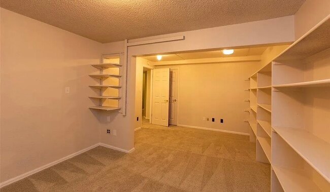 Building Photo - 2083 Sussex Ln