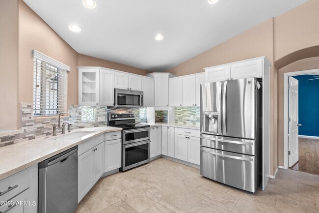 Foto del edificio - 9750 N Monterey Dr