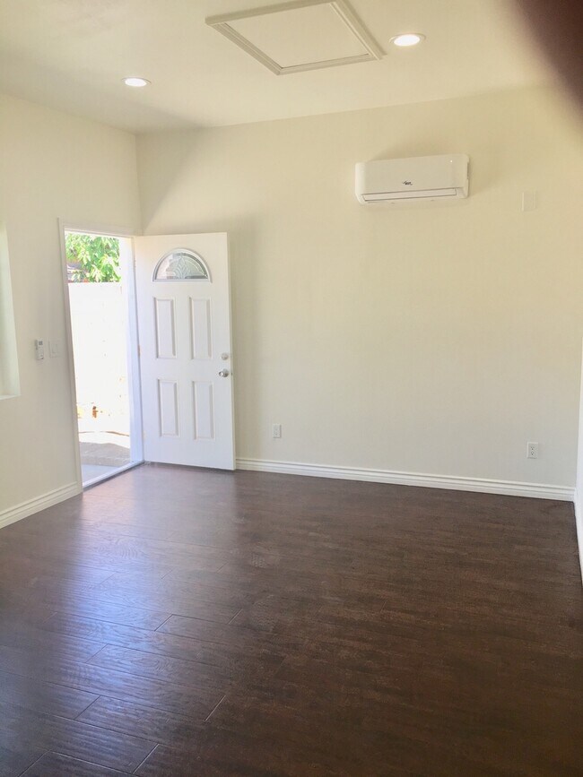 Foto del edificio - 1046 Laurel Ave