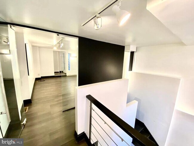 Foto del edificio - 1823 Spring Garden St