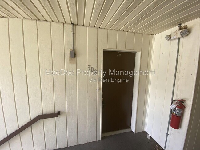 Foto del edificio - 100 Chesterfield Ln