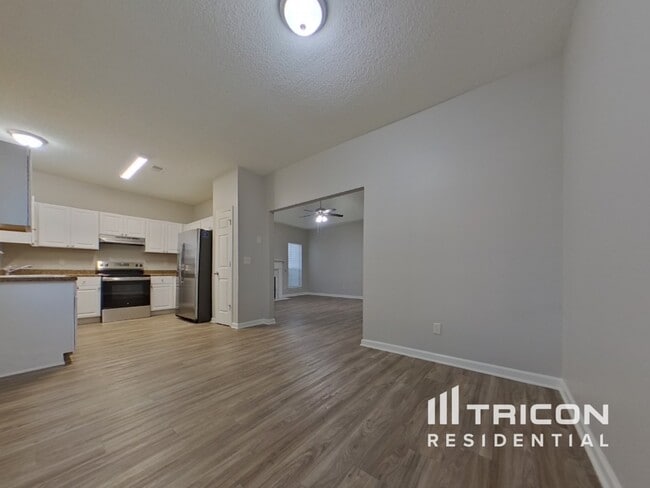 Building Photo - 101 Royal Crest Dr