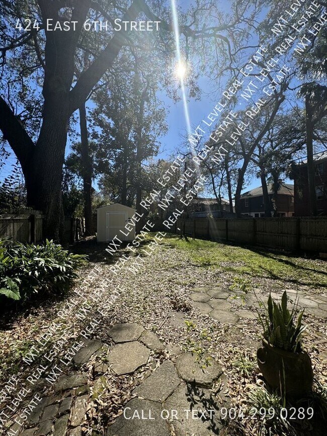 Foto del edificio - 424 E 6th St