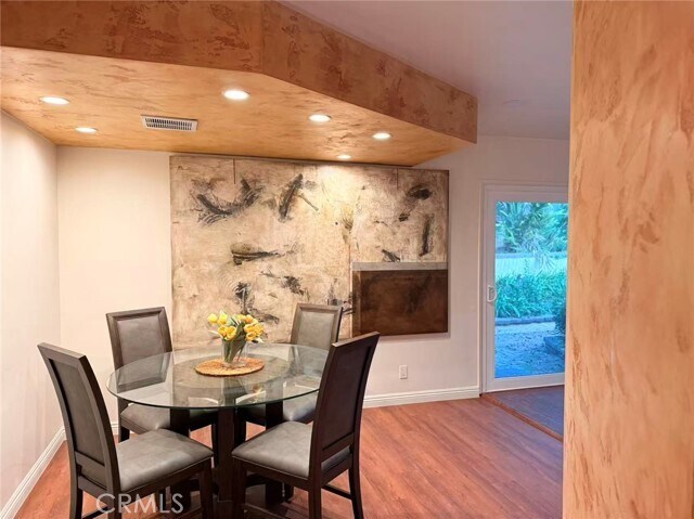 Foto del edificio - 2500 Benedict Canyon Drive