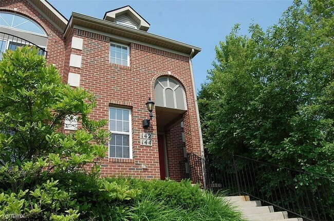 Foto del edificio - 144 W Oakbrook Dr